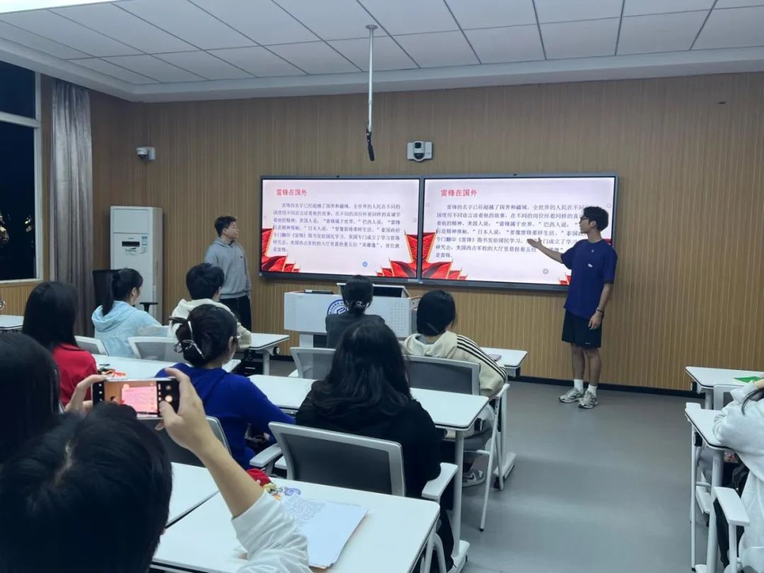 地理与海洋学院党支部参会人员分享雷锋故事.jpg