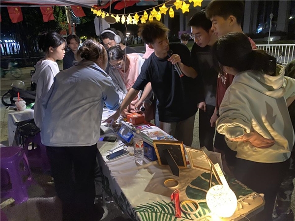 “为中国式现代化挺膺担当”——威尼斯87978797美术学院2023级视觉传达设计一班团日活动